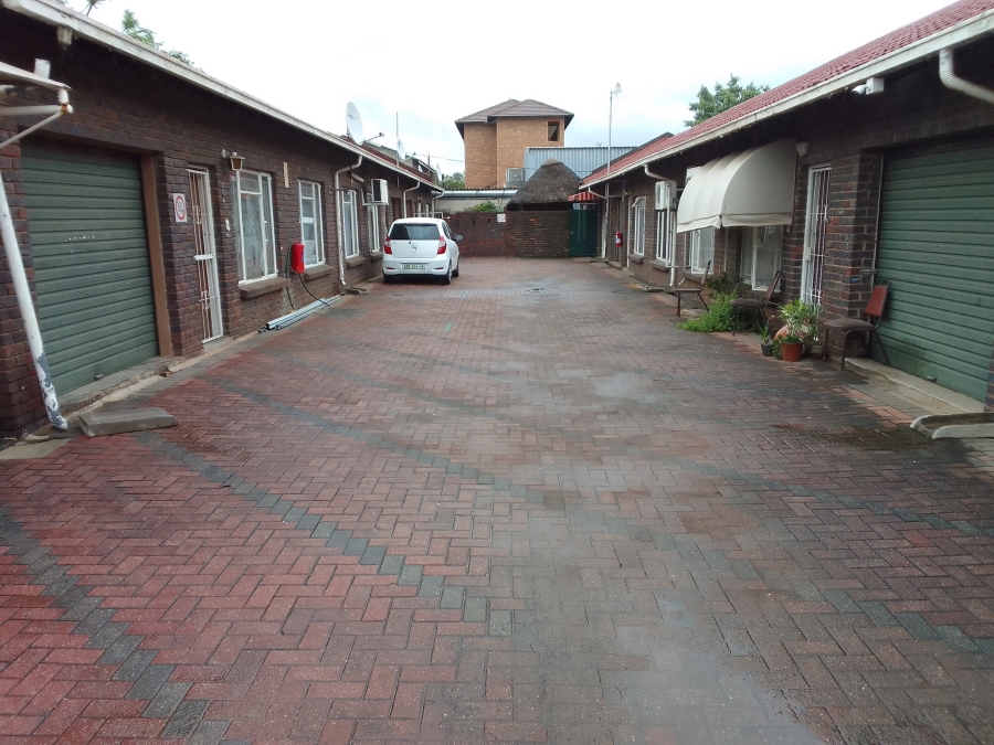 2 Bedroom Property for Sale in Lower Bo-dorp North West